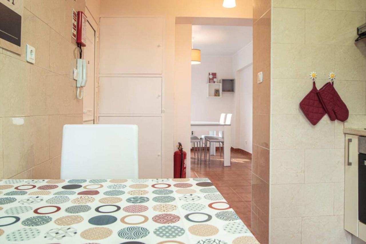 Peaceful And Serene 3 Bedroom In Apartment *